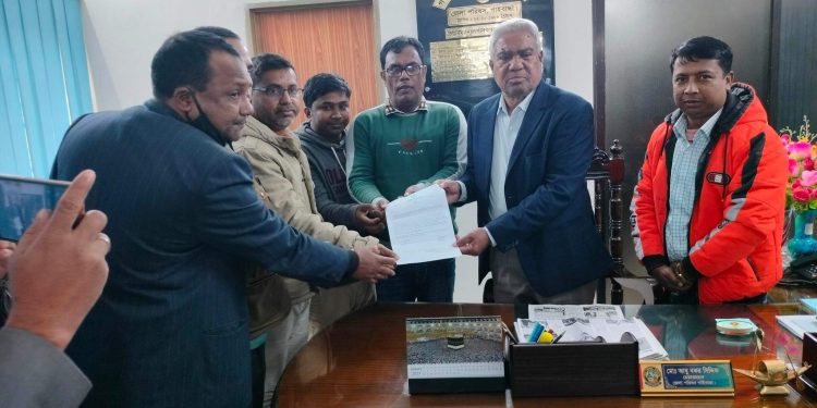 গাইবান্ধায় আতার দুর্নীতি-অনিয়ম তদন্তের দাবিতে স্মারকলিপি