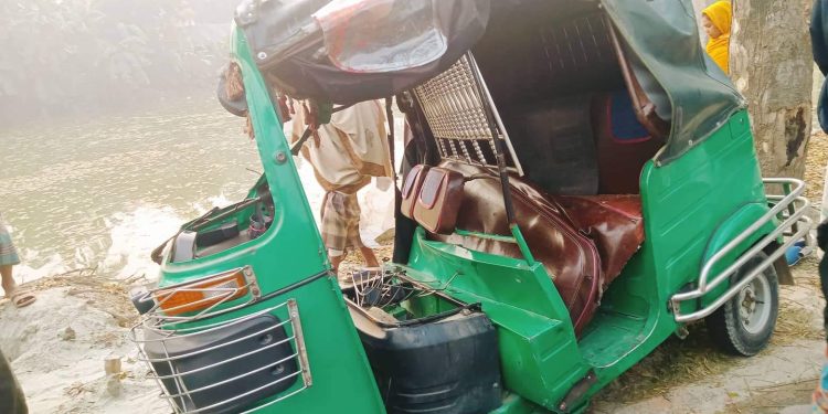 নাটোরে পাওয়ার ট্রলি- সিএনজির মুখোমুখি সংঘর্ষে নিহত ১