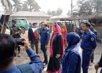 আজিমনগর স্টেশন অফিস ভাংচুর করলেন দুই নেশাখোর