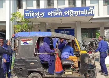 কুয়াকাটা সৈকত থেকে ৫ নারী আটক