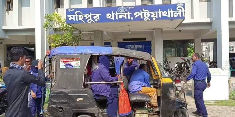 কুয়াকাটা সৈকত থেকে ৫ নারী আটক