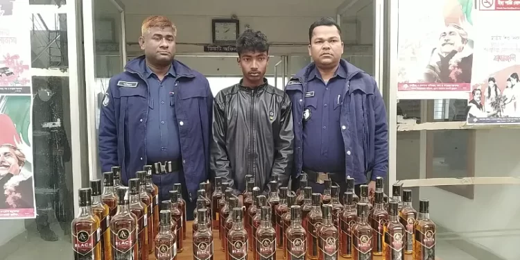 হালুয়াঘাটে ভারতীয় রুপি ও মদসহ আটক-৩