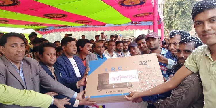 সালথায় মাদক বিরোধী ৮দলীয় ক্রিকেট টুণামেন্টের ফাইনাল অনুষ্ঠিত