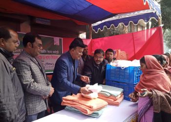 গাইবান্ধায় শীতবস্ত্র ও খাবার বিতরণ অনুষ্ঠিত