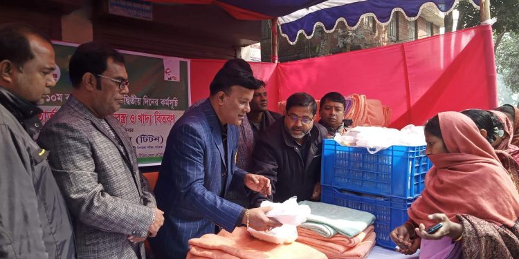 গাইবান্ধায় শীতবস্ত্র ও খাবার বিতরণ অনুষ্ঠিত