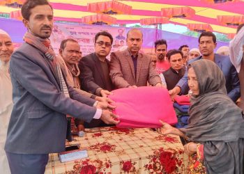 সিরাজগঞ্জে ২শতাধিক শিতার্থদের মাঝে এমপির কম্বল বিতরণ