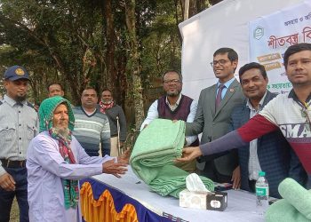 পঞ্চগড়ের তেতুলিয়ায় শীতার্ত মানুষের পাশে ইএসডিও