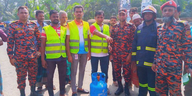 ডুমুরিয়ায় নিসচার আয়োজনে অগ্নি নির্বাপক মহড়া অনুষ্ঠিত