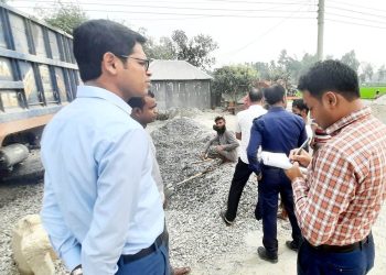 তেতুলিয়া উপজেলায় সড়কের উপর অবৈধভাবে পাথর-বালি স্তুপ করে রাখার দায়ে ৬ পাথর ব্যবসায়ীকে ৯৫ হাজার টাকা জরিমানা