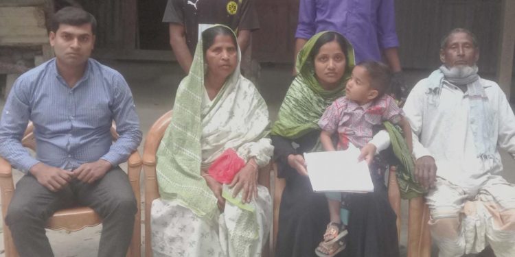 পটুয়াখালীতে স্বামীর বিরুদ্ধে স্ত্রীর সংবাদ সম্মেলন