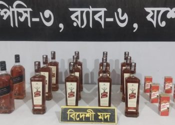 যশোরের বেনাপোল থেকে মদ সহ অর্ধ কোটি টাকার মালামাল জব্দ