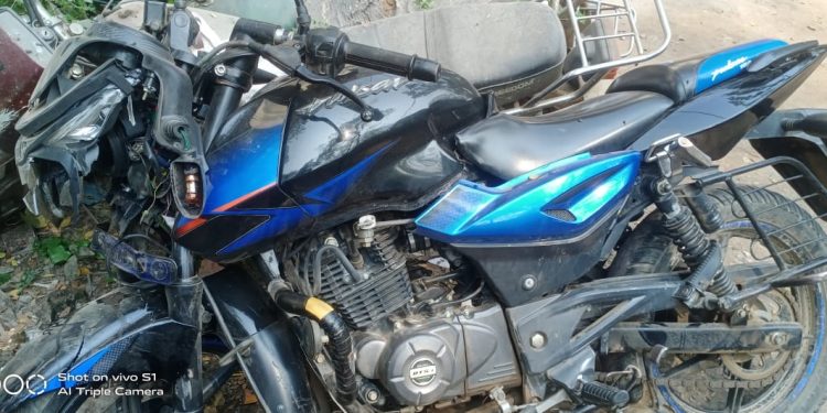 শার্শায় সরকারি গাড়ি সহ সড়ক দুর্ঘটনার শিকার এক পাবলিক ড্রাইভার