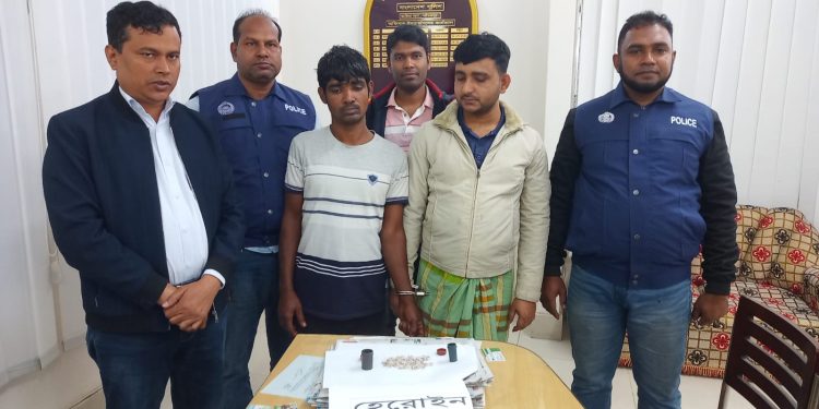 জাজিরায় হিরোইনসহ দুই মাদক ব্যাবসায়ী আটক