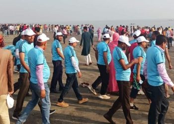 কুয়াকাটায় রেকর্ড সংখ্যক পর্যটকদের ভিড়