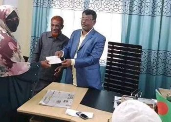 পলাশবাড়ীতে আর্থিক অনুদানের চেক প্রদান