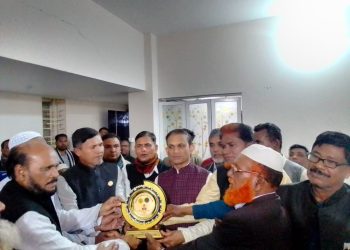 জাজিরায় লে:কর্নেল অব:সৈয়দ নজরুল ইসলাম রাসেলকে সম্মাননা ক্রেস্ট প্রদান