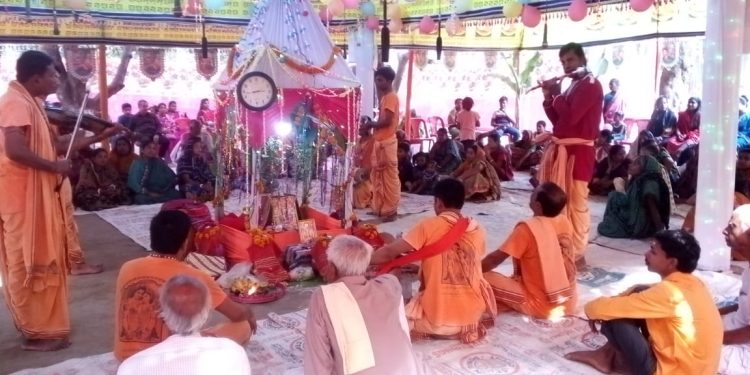 রাজশাহীর বাঘায় ২নং গড়গড়ী ইউনিয়নের পশ্চিম পাড়ায় যজ্ঞানুষ্ঠানে ভক্তদের ব্যাপক উপস্থিতি