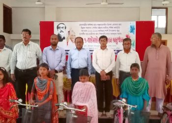 শার্শায় ক্ষুদ্র নৃগোষ্ঠীর ছাত্র/ছাত্রীদের মাঝে অর্থের চেক ও বাইসাইকেল প্রদান
