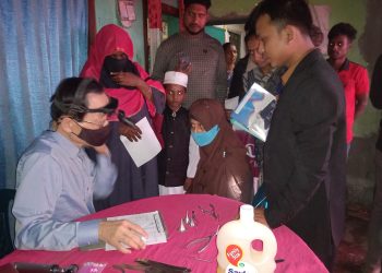 বাঘারপাড়ার আলাদীপুরে দিনব্যাপি জাপানি ডাক্তারের ফ্রি চিকিৎসা সেবা প্রদান 