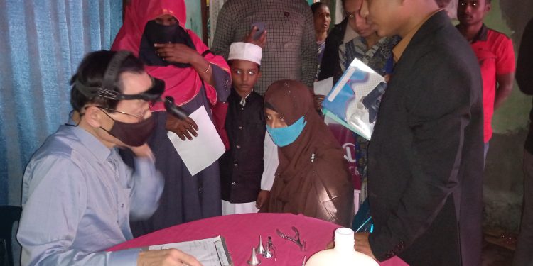 বাঘারপাড়ার আলাদীপুরে দিনব্যাপি জাপানি ডাক্তারের ফ্রি চিকিৎসা সেবা প্রদান