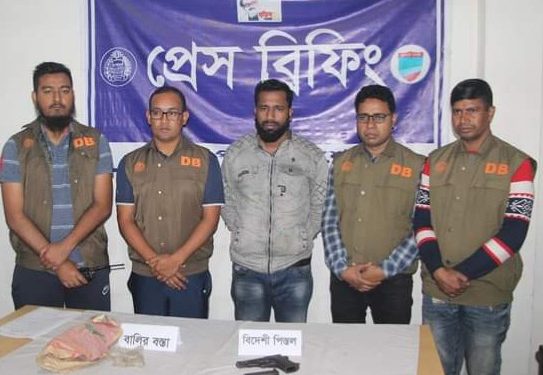 যশোরে রকিবুল হত্যা মামলার আসামী জুয়েল  বিদেশী পিস্তলসহ গ্রেফতার