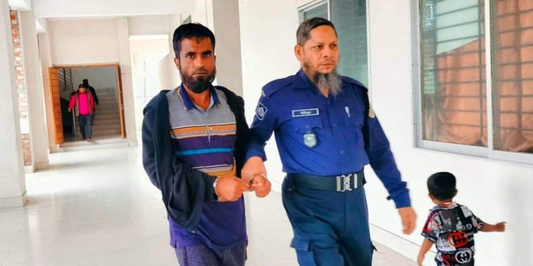 মামলার বাদীকে জেল হাজতে প্রেরণ