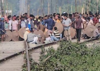 ভাঙ্গায় তুচ্ছ ঘটনাকে কেন্দ্র করে ৩ গ্রামবাসীর মধ্যে সংঘর্ষ আহত-২৫