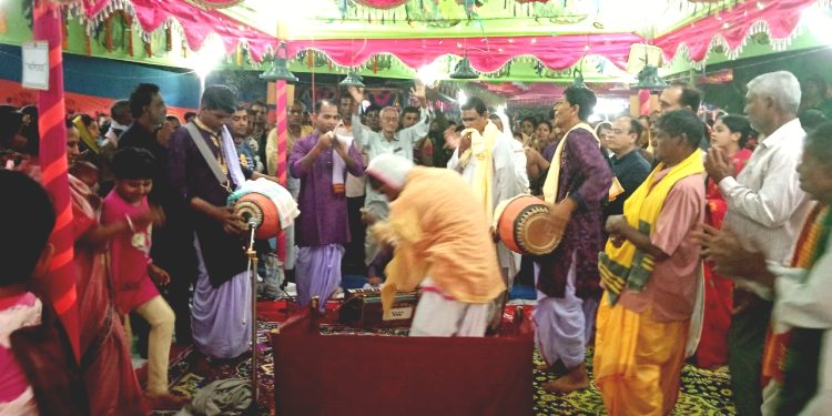 বাঘারপাড়ার আলাদীপুরে যজ্ঞানুষ্ঠানে ভক্তদের ব্যাপক সমারহ