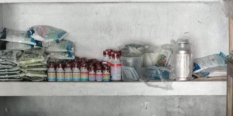 কর্তৃপক্ষের অবহেলা ও উদাশিনতায় বাগেরহাটে মুদি দোকানে কীটনাশক বিক্রি