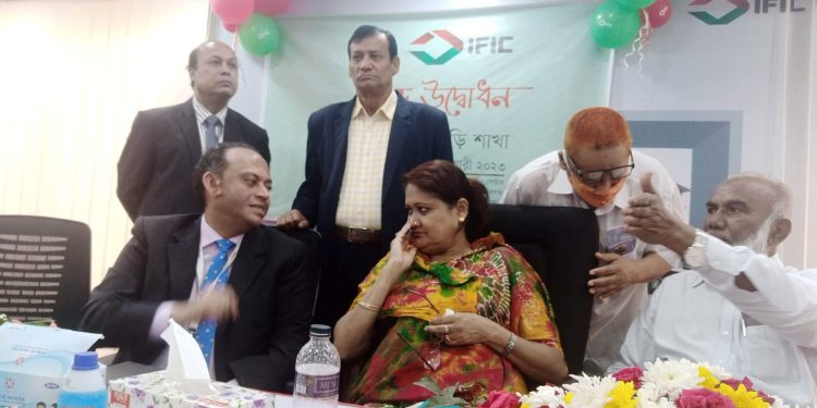 পলাশবাড়ীতে আই এফ আইসি ব্যাংকের ১৭০ তম শাখার শুভ উদ্বোধন