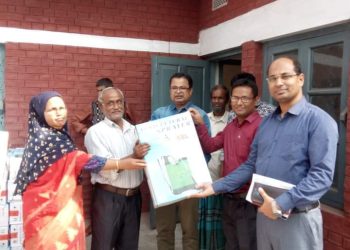 পলাশবাড়ীতে কৃষকদের মাঝে স্প্রে মেশিন বিতরণ