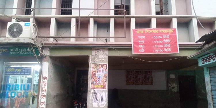 গাইবান্ধায় অশ্লীলতা ও দর্শক শুন্যতায় ৩৪ সিনেমা হল বন্ধ