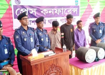 পলাশবাড়ীতে বিপুল পরিমান গাজাসহ তিন মাদক ব্যাবসায়ী গ্রেফতার