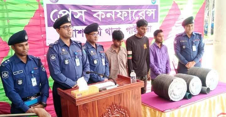 পলাশবাড়ীতে বিপুল পরিমান গাজাসহ তিন মাদক ব্যাবসায়ী গ্রেফতার