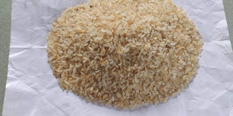 ঘোড়াঘাটে খাওয়ার অনুপযোগী হওয়ায় ভিজিডির চাল ফেরত দিলেন ইউপি চেয়ারম্যান