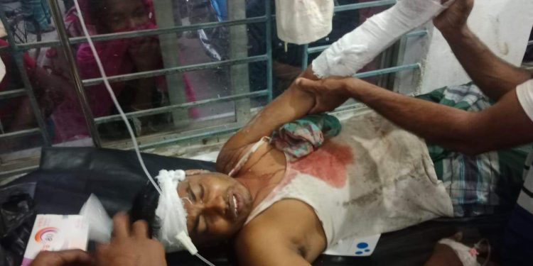 পলাশবাড়িতে জমি-জমা সংক্রান্ত বিরোধের জেরে একই পরিবারের তিনজন গুরুতর জখম