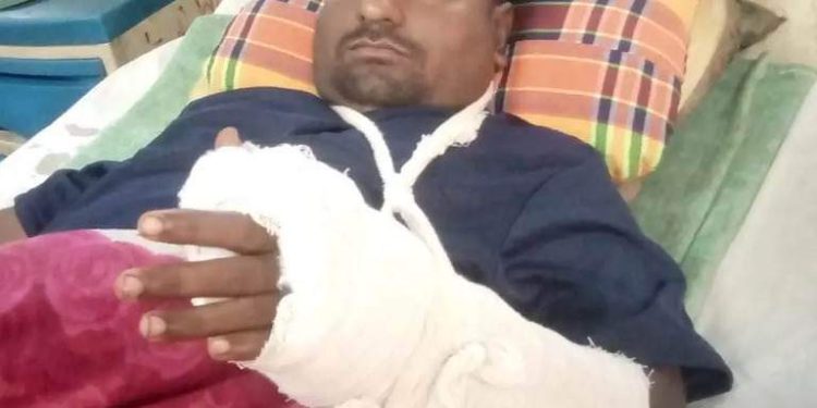 বরের চাচাকে বউভাতের গরু ক্রয়ে না নেওয়ায় সংঘর্ষে আহত ৩