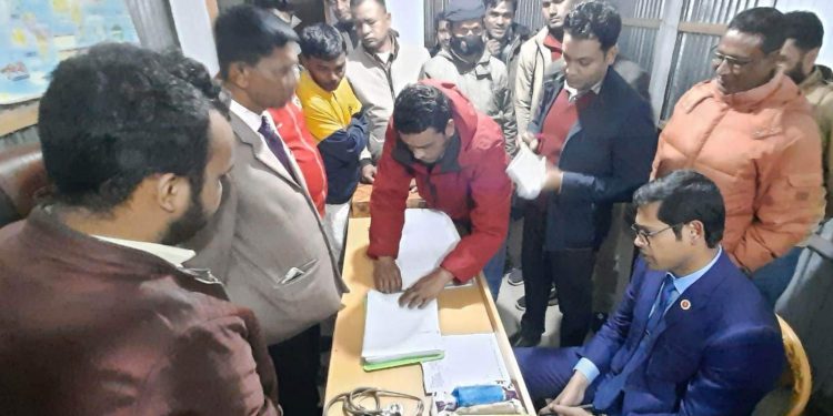 পঞ্চগড়ে ঔষধ বিক্রেতা ও এক প্রতারককে ভ্রাম্যমান আদালতের সাজা