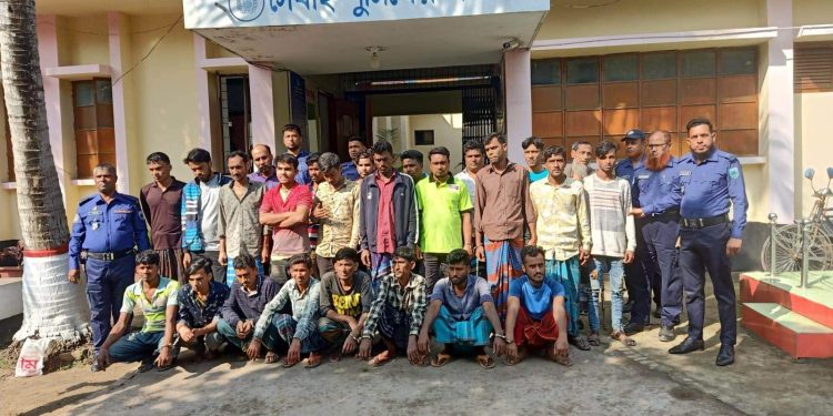 সারিয়াকান্দিতে পুলিশের অভিযানে ২৭ জন গ্রেফতার