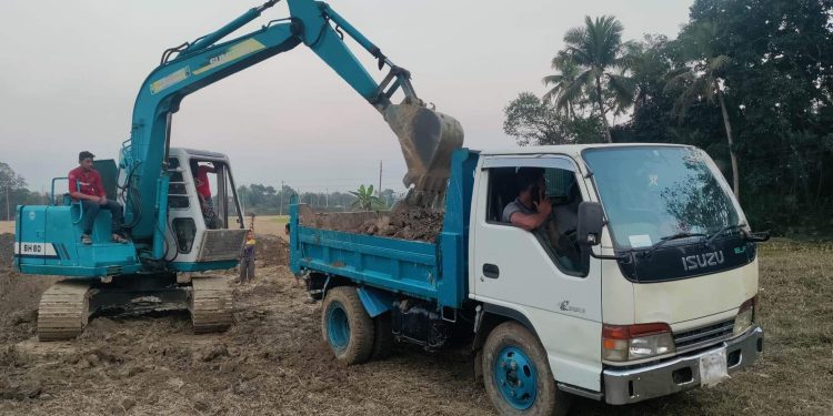 চৌদ্দগ্রামে দিবা-রাত্রি মাটি কেটে বনভূমি উজাড় করে দিচ্ছে অনেকগুলো চক্র