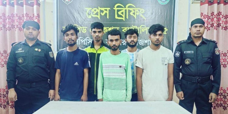 নাটোরে ৫ ইমো হ্যাকার চক্রের সদস্য গ্রেপ্তার