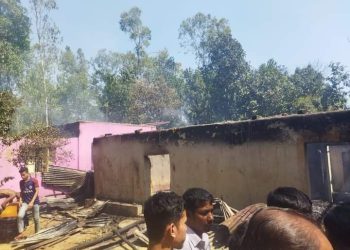 বাঁশখালীর পুকুরিয়ার গুচ্ছ গ্রামে ৩ ঘর পুড়ে ছাই