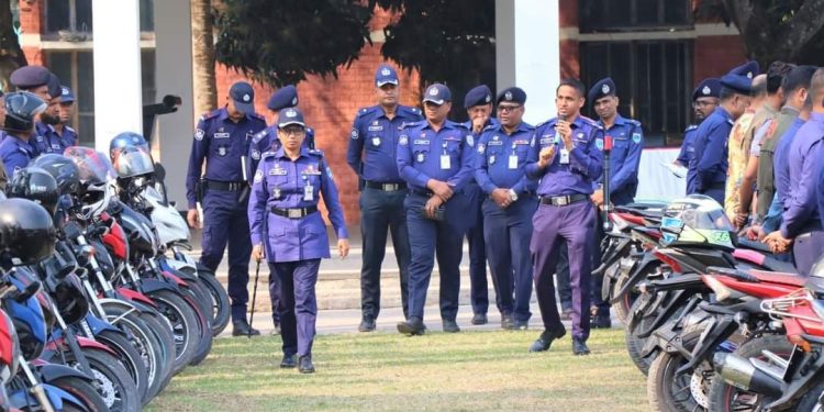 নিজেরা ট্রাফিক আইন মেনে চলুন, অন্যকে উৎসাহিত করুন: পুলিশ সুপার, নড়াইল