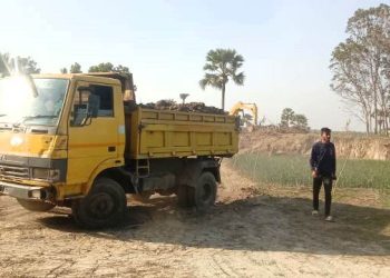 সালথায় ফসলি জমিতে মাটি কাটায় ৩ জনকে কারাদণ্ড