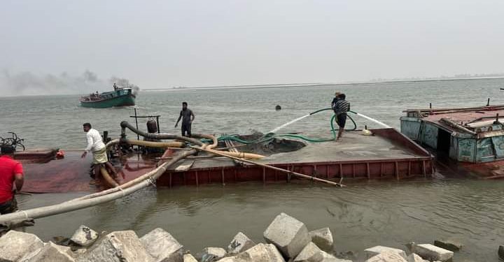 সুন্দরগঞ্জে অবৈধ বালু ব্যবসায়ীকে ১০ লক্ষ টাকা অর্থদন্ড করলেন এসিল্যান্ড মাসুদুর রহমান