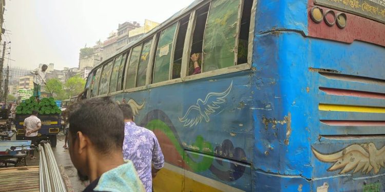 গাংচিল বাসে যাত্রী হয়রানি