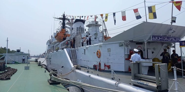 মহান স্বাধীনতা দিবস উপলক্ষে সর্বসাধারনের জন্য উম্মুক্ত রাখা হয় কোস্ট গার্ডের দুইটি যুদ্ধ জাহাজ