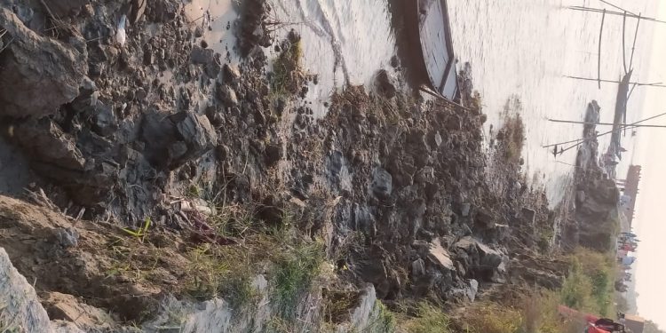 লৌহজংয়ে অবৈধ বালু উত্তোলনে ৭টি বাল্কহেড আটক, ১৪ লাখ টাকা জরিমানা