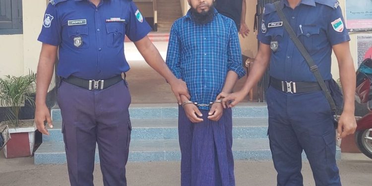 কালীগঞ্জে বিষাক্ত অ্যালকোহল পানে ৩ জনের মৃ’ত্যুর ঘটনায় হোমিও ডাক্তার আটক