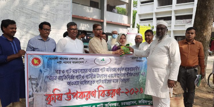 চরভদ্রাসন উপজেলায় কৃষি উপকরণ বিতরণ ২০২৩ উদ্বোধন